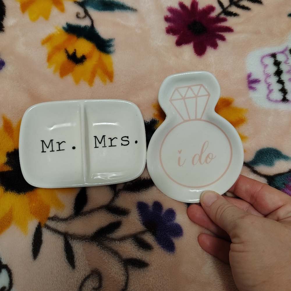 Mr & Mrs & I Do Jewelry Trays (NWOT)